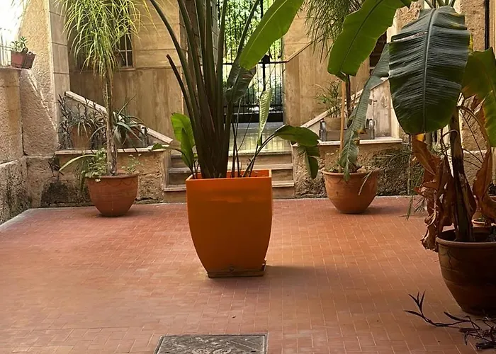 Daniele S House לצ'ה